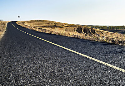 驰骋草原天路 纵情天地间的自由之旅
